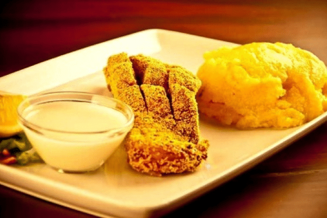 Crap prăjit cu mămăligă